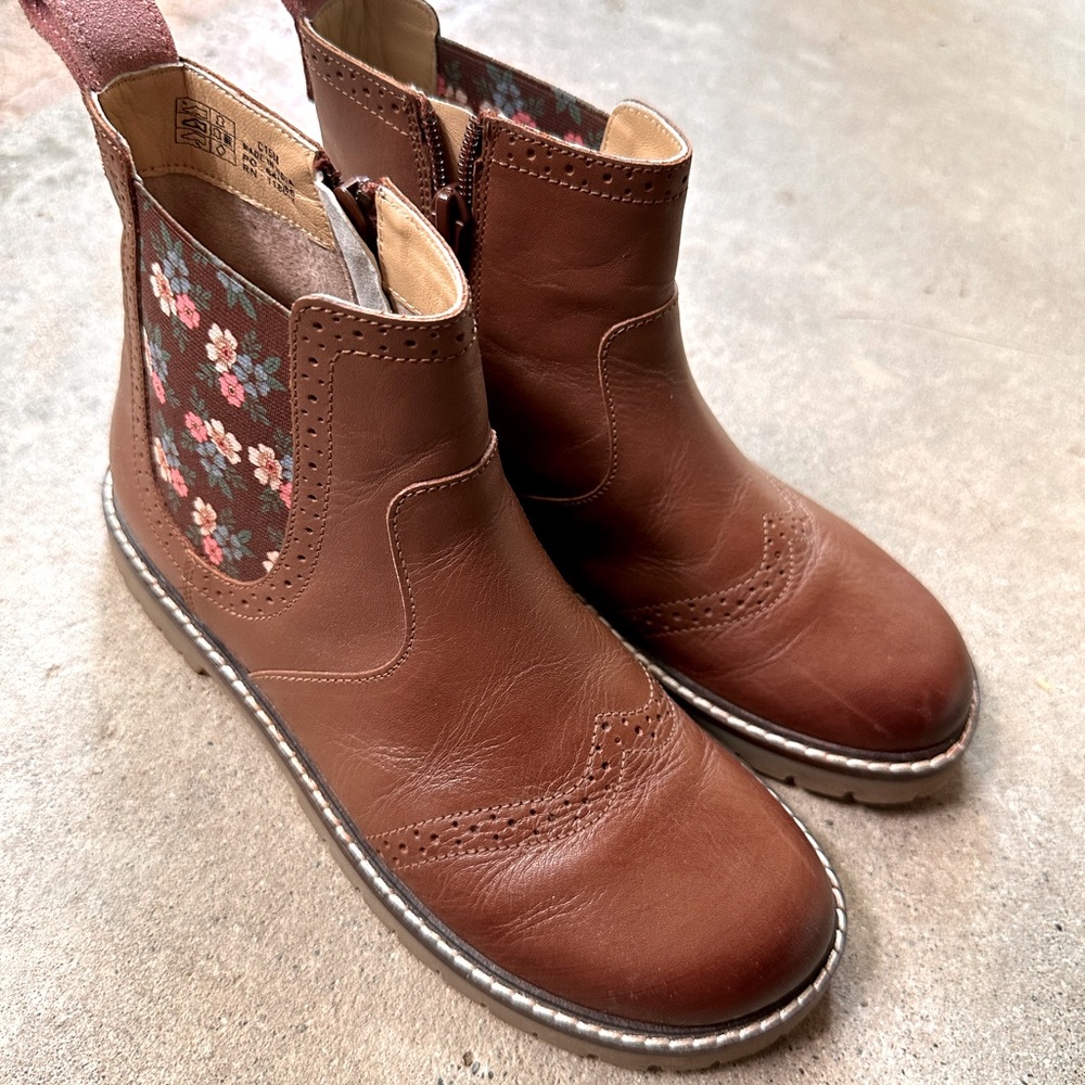 Mini Boden Boots Size 34 (2.5/3 US)